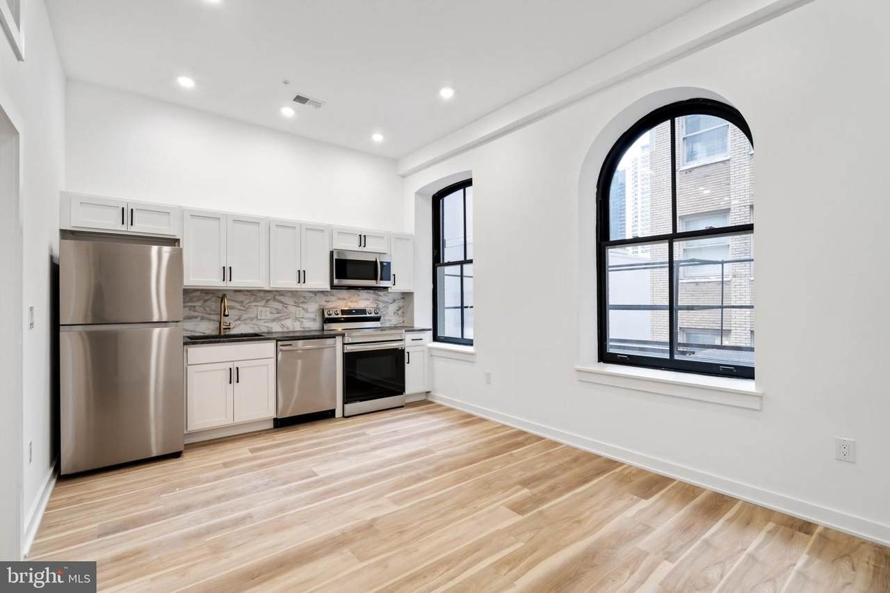 1415 Locust Street - Photo 1