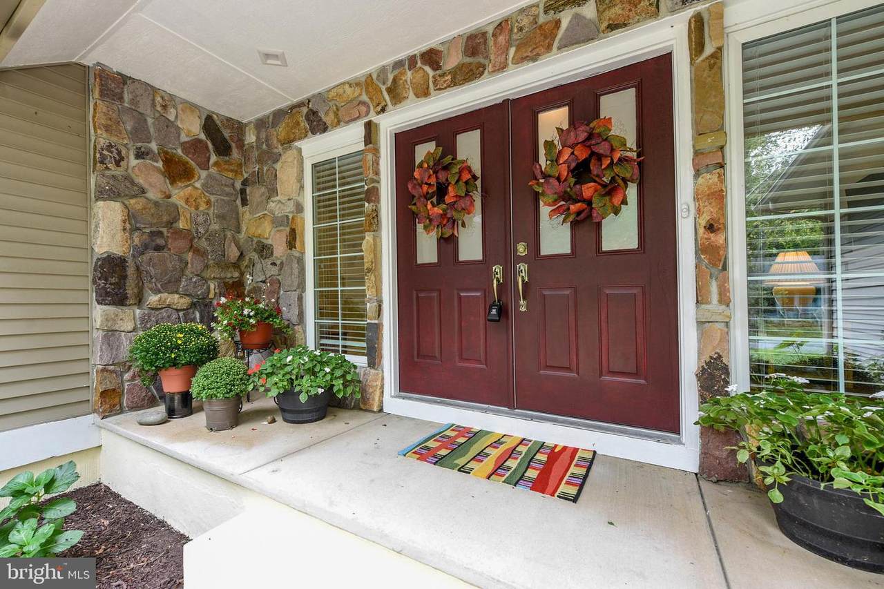 204 Woodland Court - Photo 1