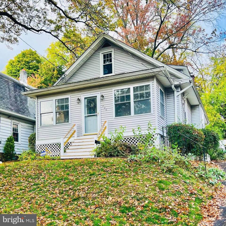 220 Summit Avenue - Photo 1