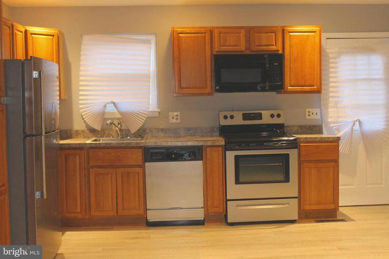 423 Ellwell Court - Photo 1