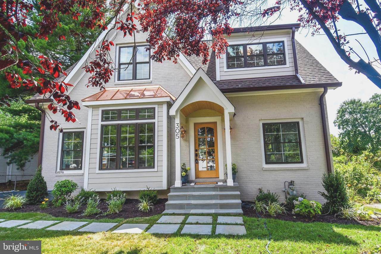 305 Rollins Street - Photo 1