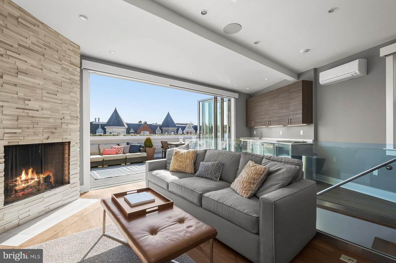 939 T Street - Photo 1