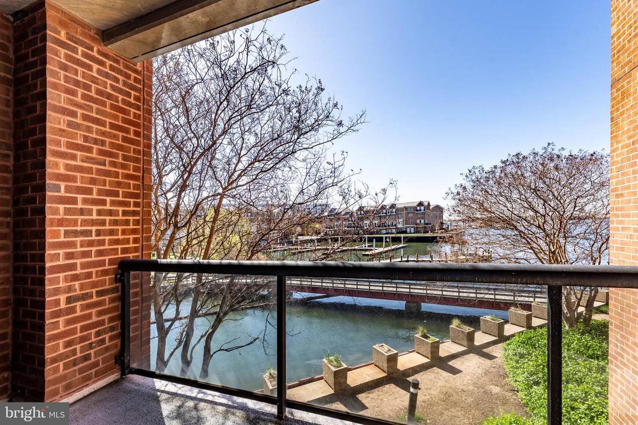 2515 Boston Street - Photo 1