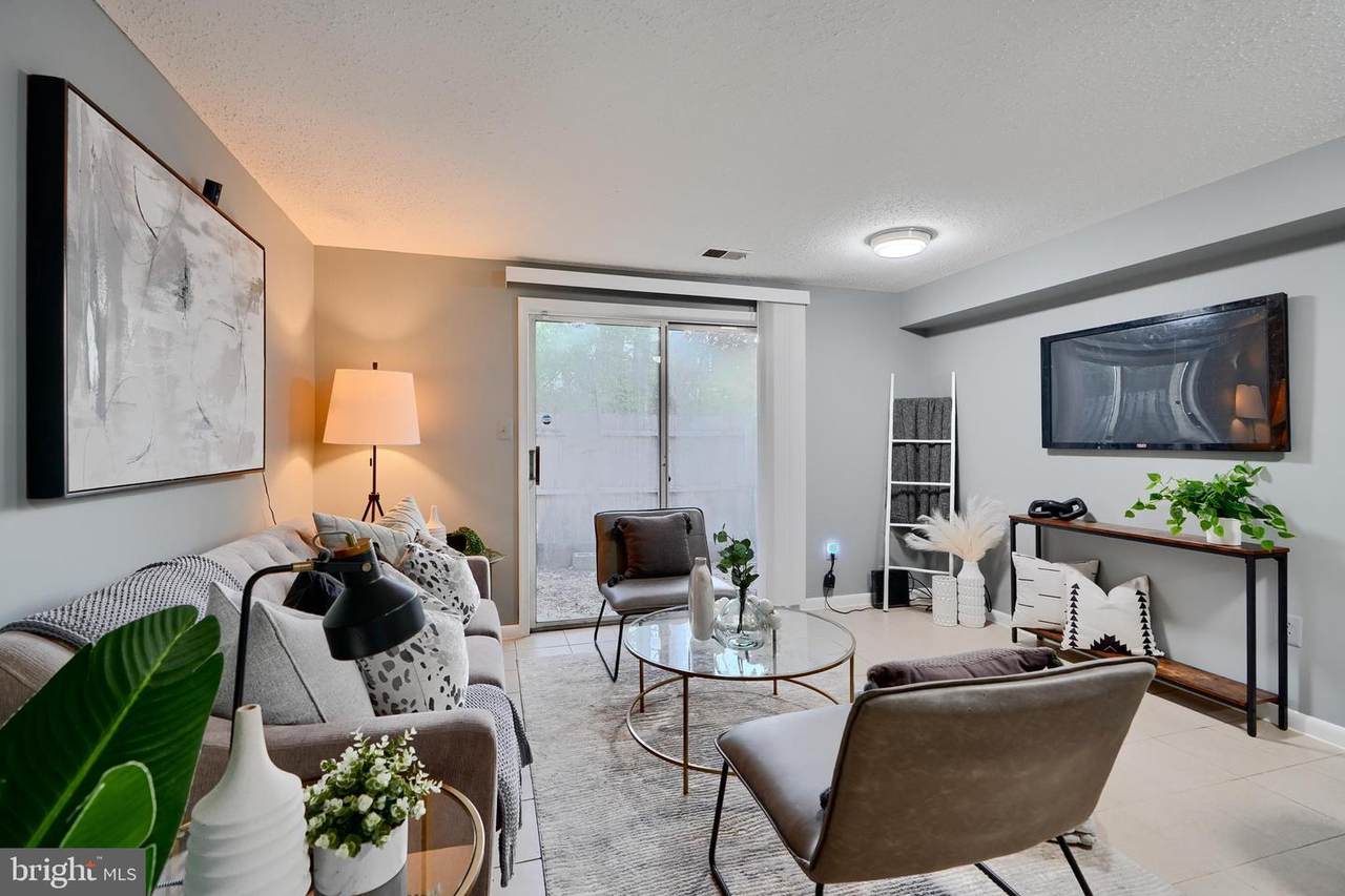 1860 Dutch Village - Photo 1