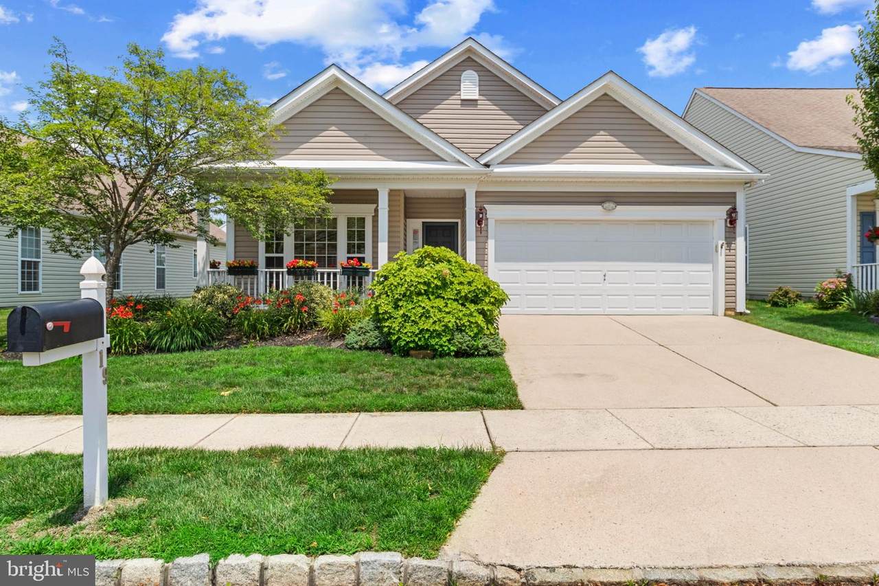 19 Emery Way - Photo 1