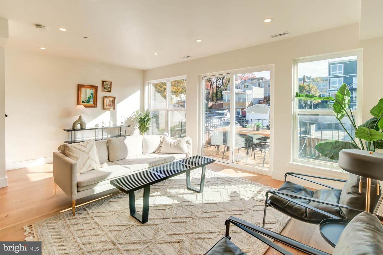 318 Webster Street - Photo 1