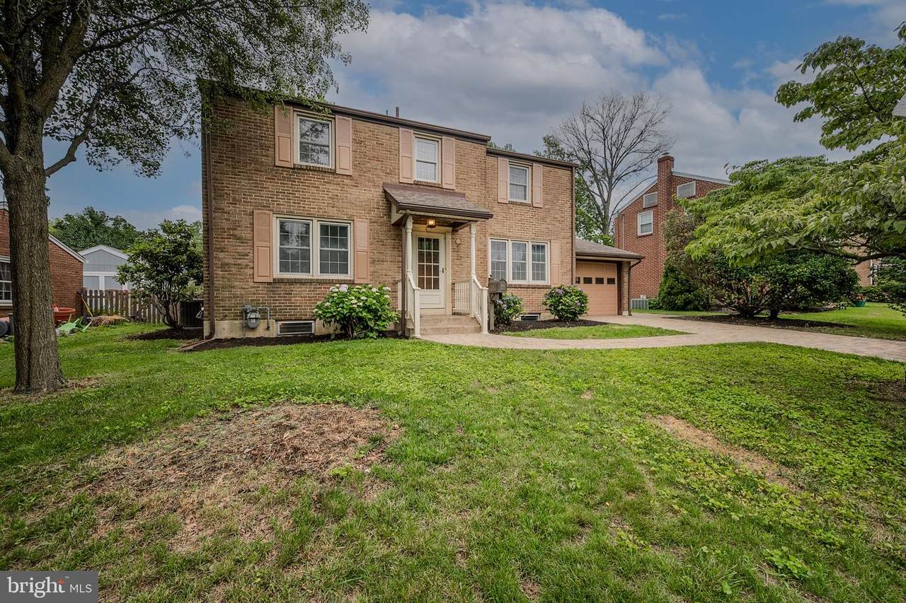2402 Wellesley Avenue - Photo 1