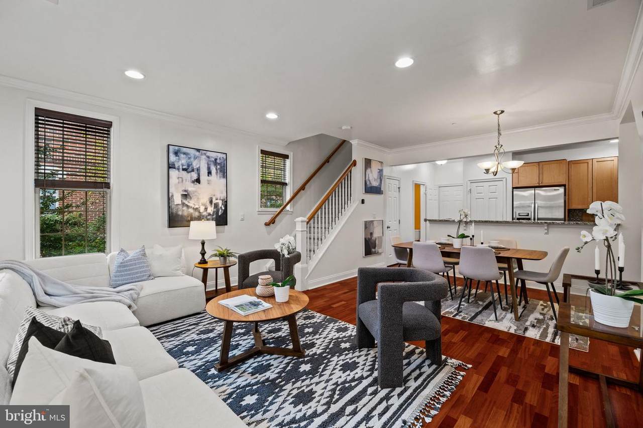 201 Commodore Court - Photo 1