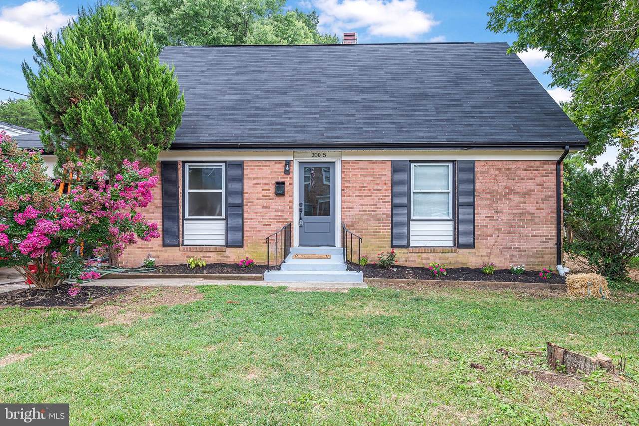 200 1/2 11TH Street - Photo 1