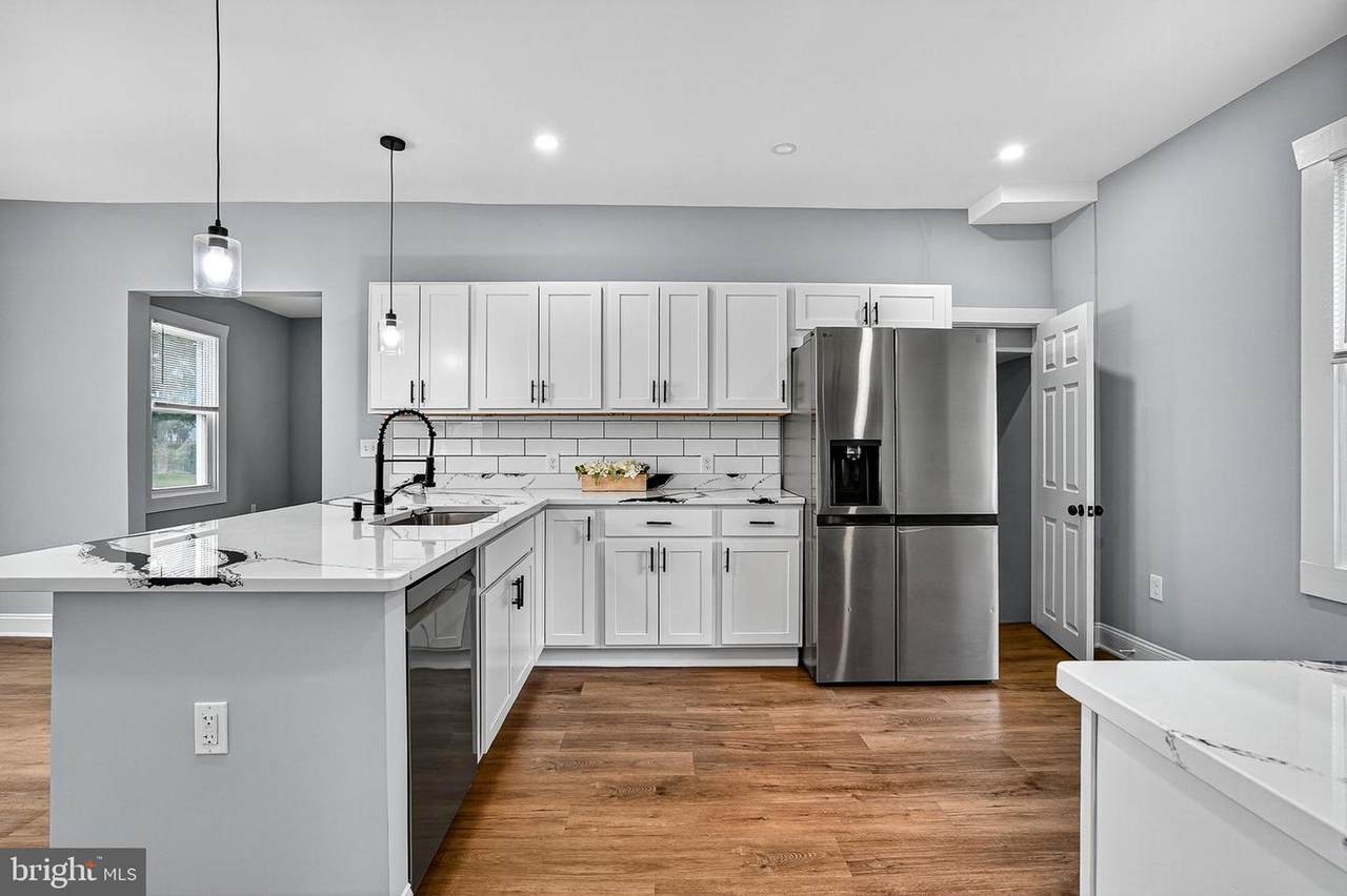 4600 Bayonne Avenue - Photo 1