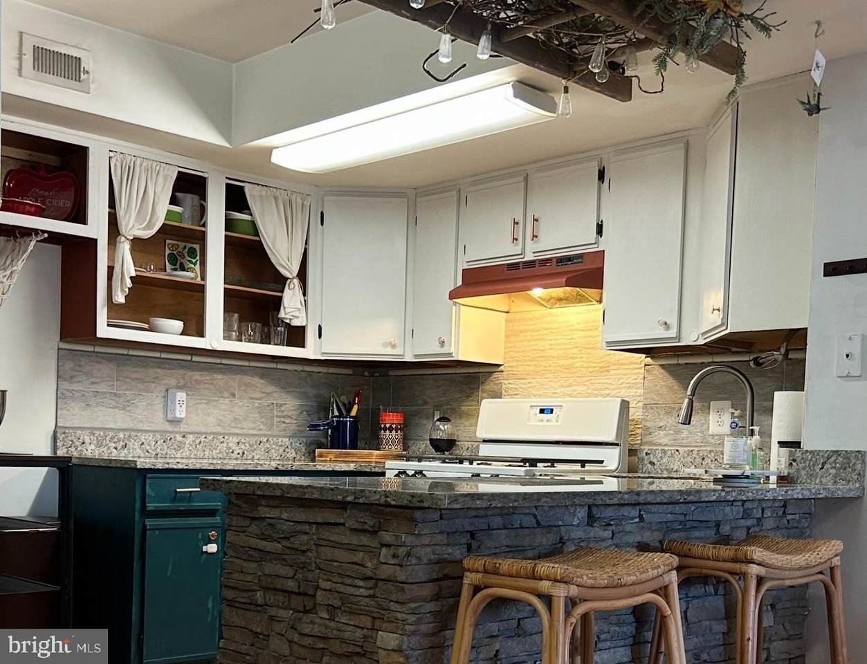 9200 Azure Court - Photo 1