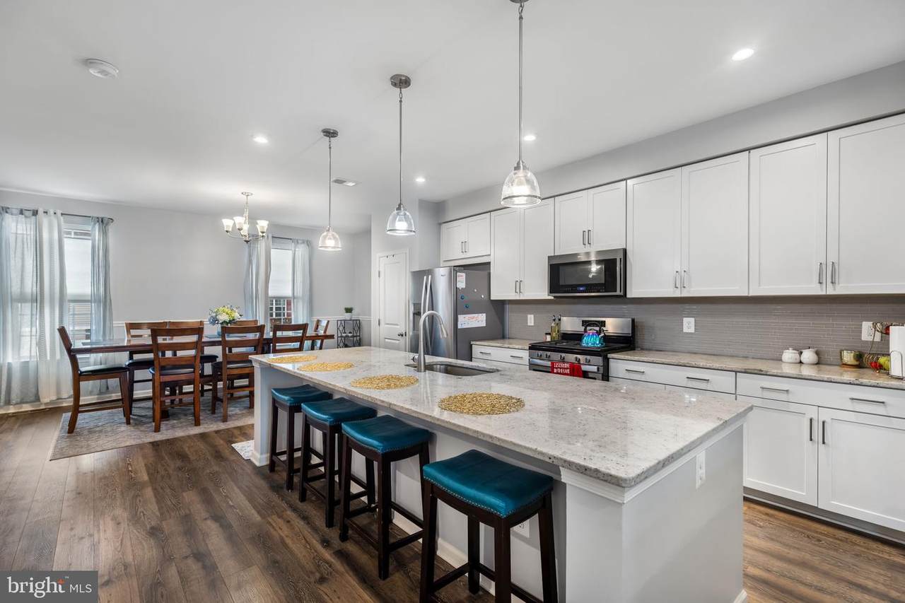 1592 Dorothy Lane - Photo 1