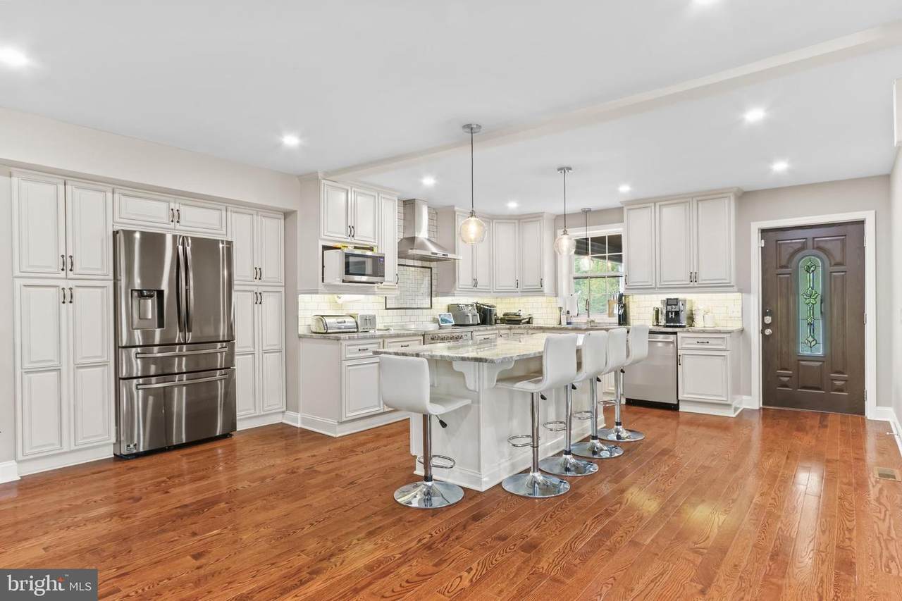 521 Greenview Drive - Photo 1