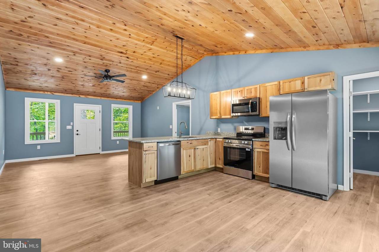 5 Pin Oak Lane - Photo 1