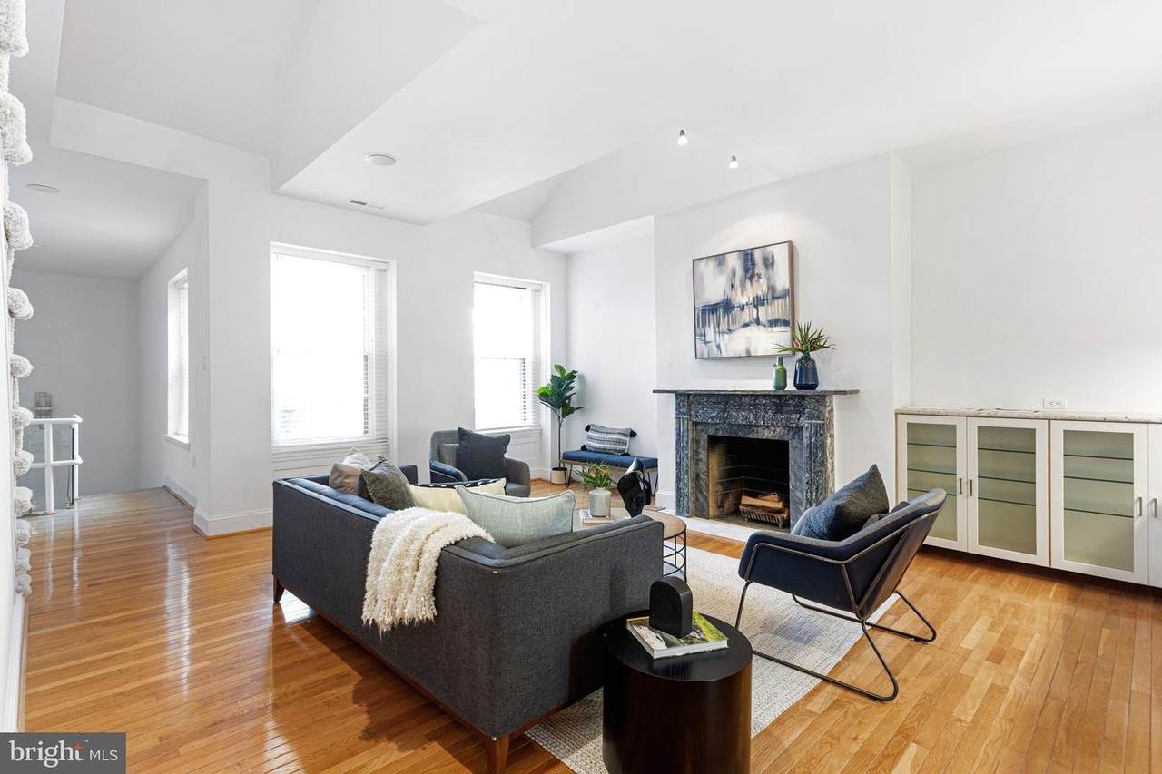 306 10TH Street - Photo 1