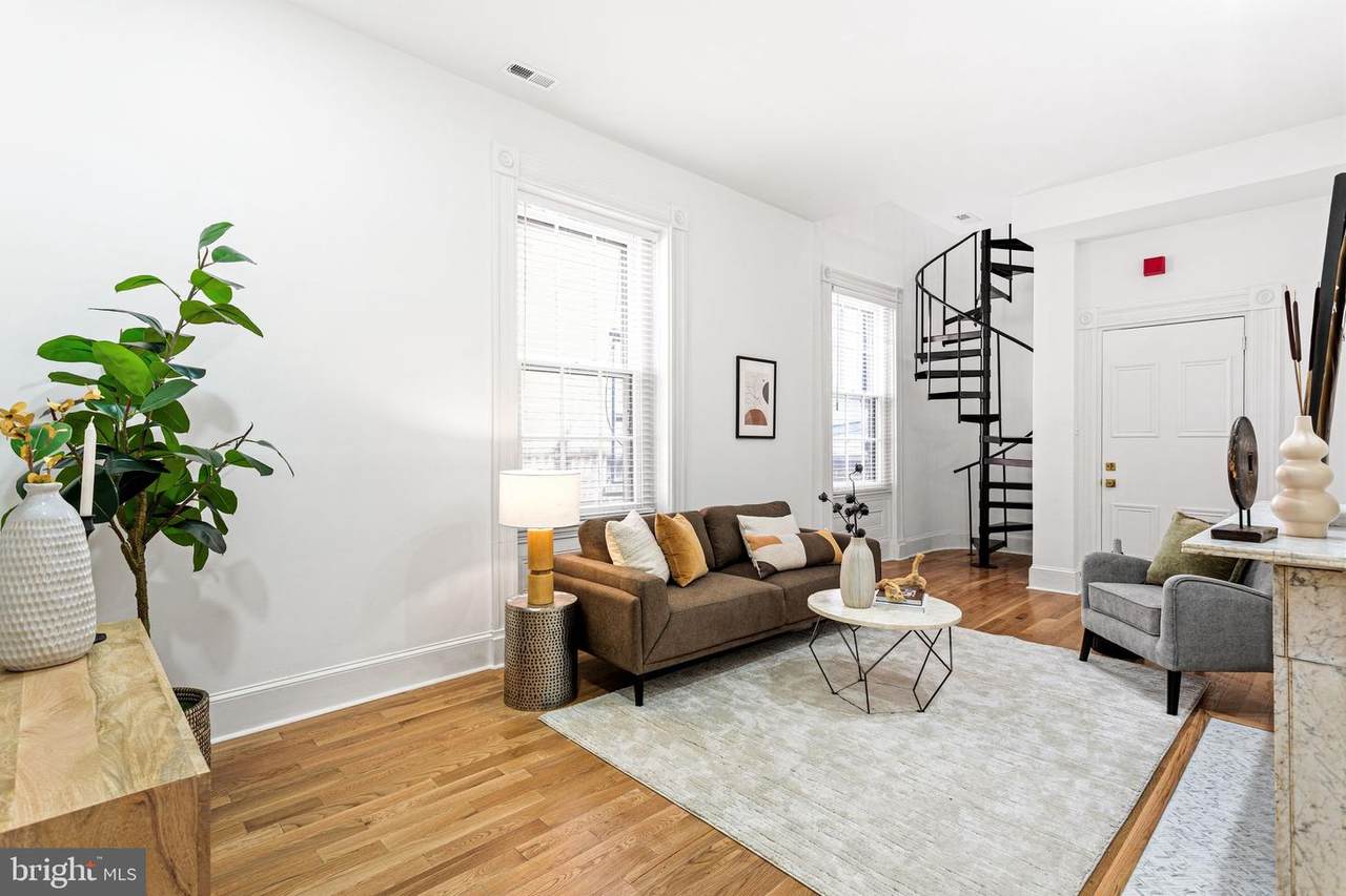 306 10TH Street - Photo 1