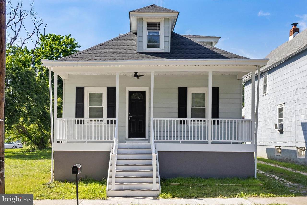 152 Lawn Park Avenue - Photo 1