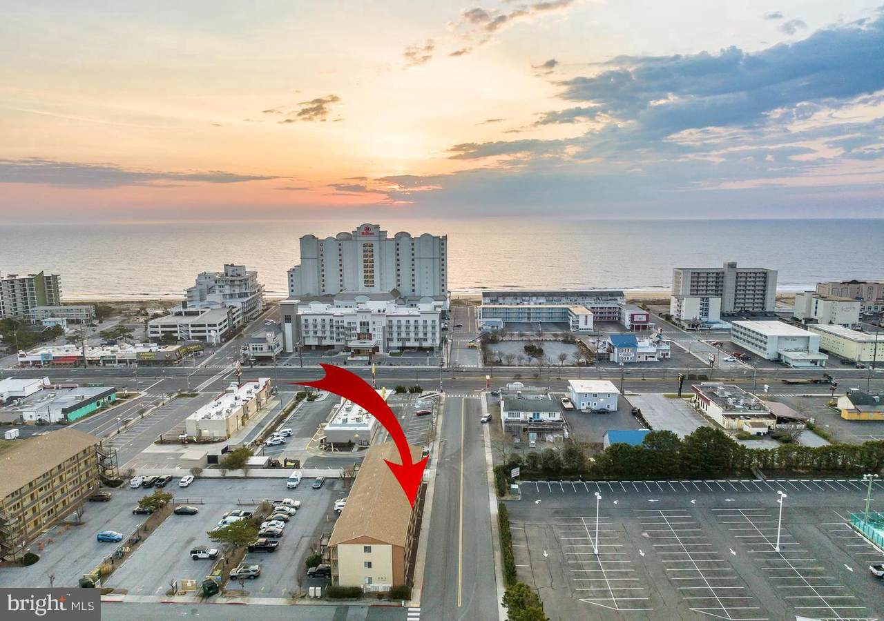 202 32ND Street - Photo 1