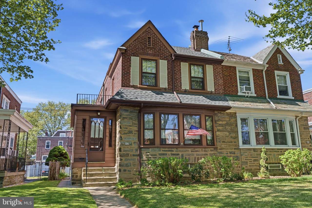 724 Longshore Avenue - Photo 1