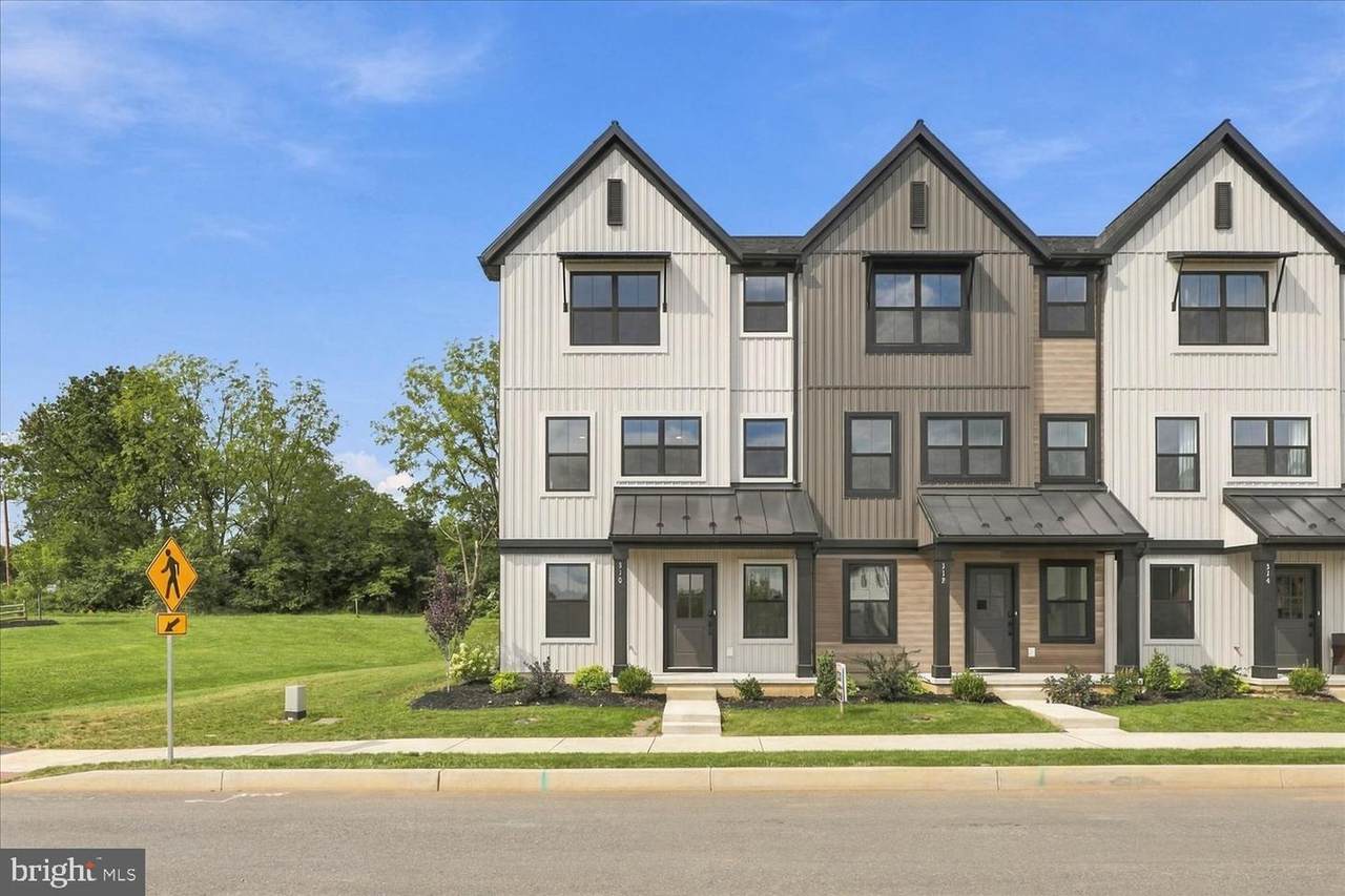 310 Flora Boulevard - Photo 1
