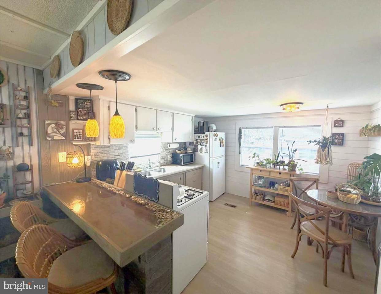 https://bt-photos.global.ssl.fastly.net/brightmls/1280_boomver_3_804912515318-2.jpg