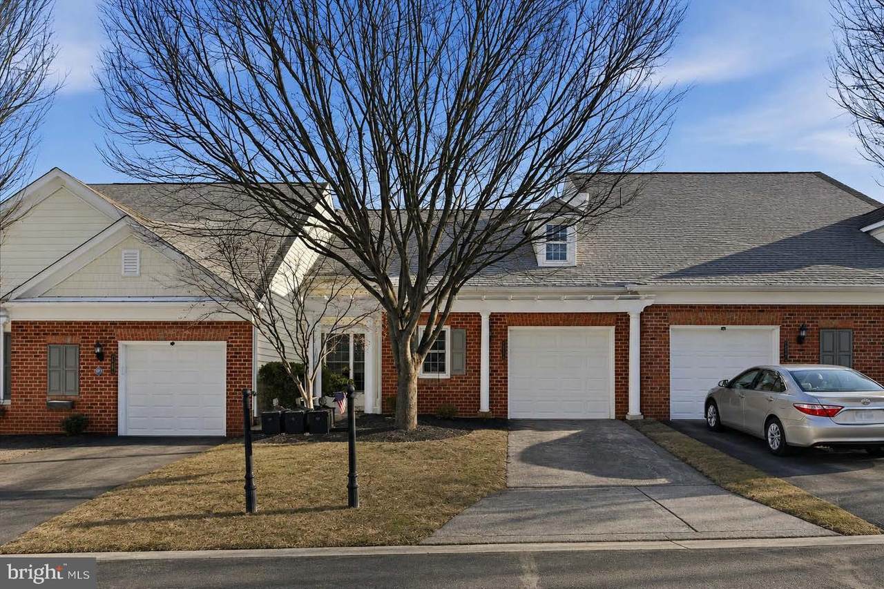 44397 Oakmont Manor Square - Photo 1