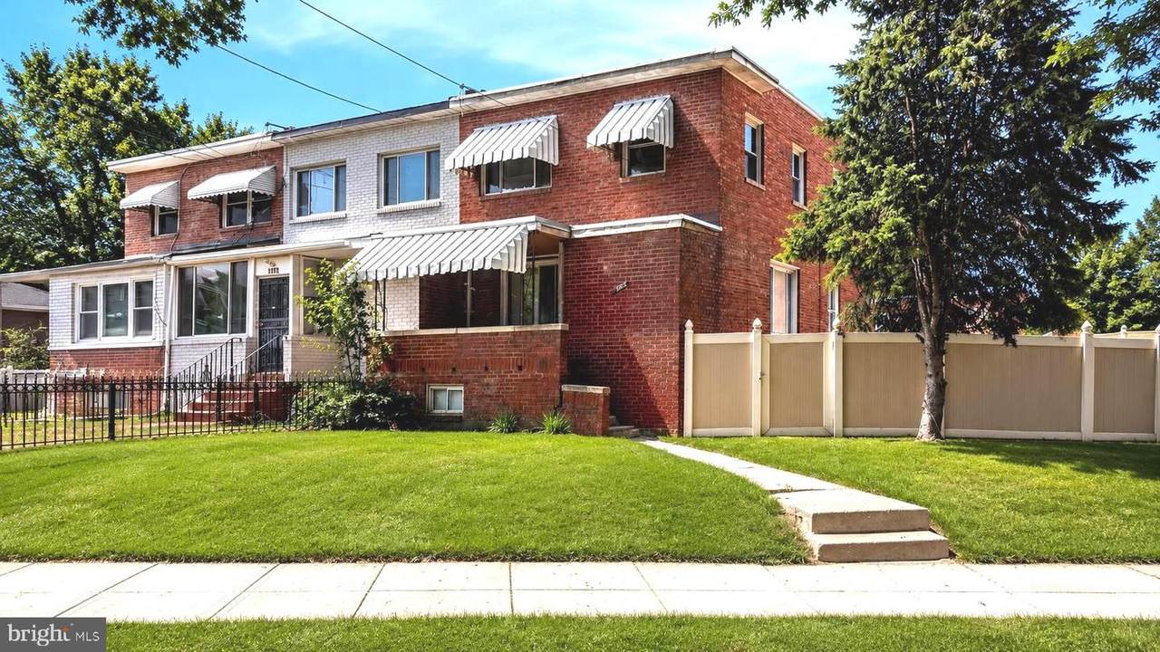 4802 South Dakota Avenue - Photo 1