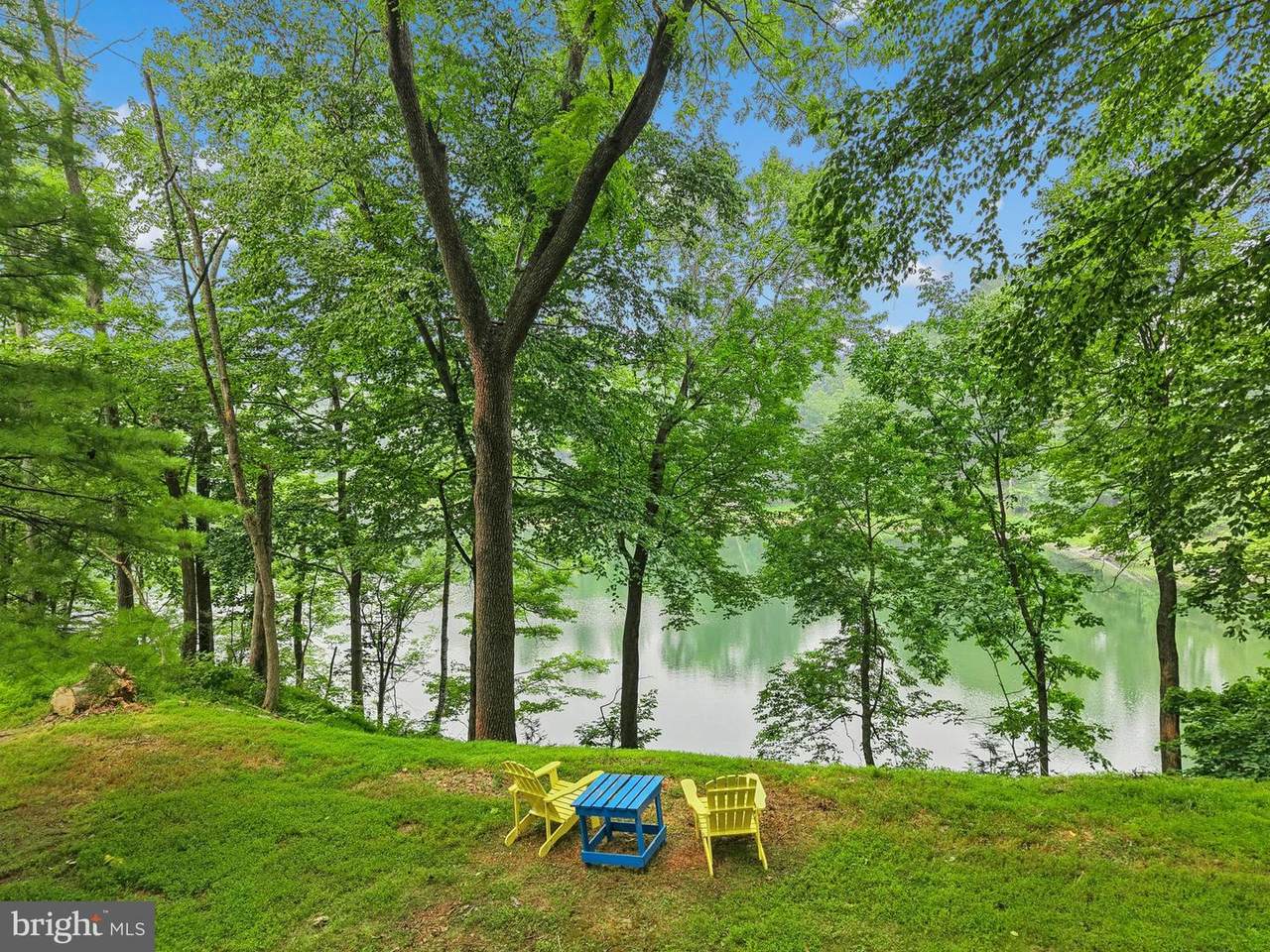 https://bt-photos.global.ssl.fastly.net/brightmls/1280_boomver_3_805184863342-2.jpg
