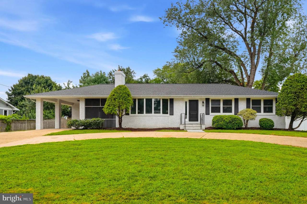 109 Sunset Drive - Photo 1
