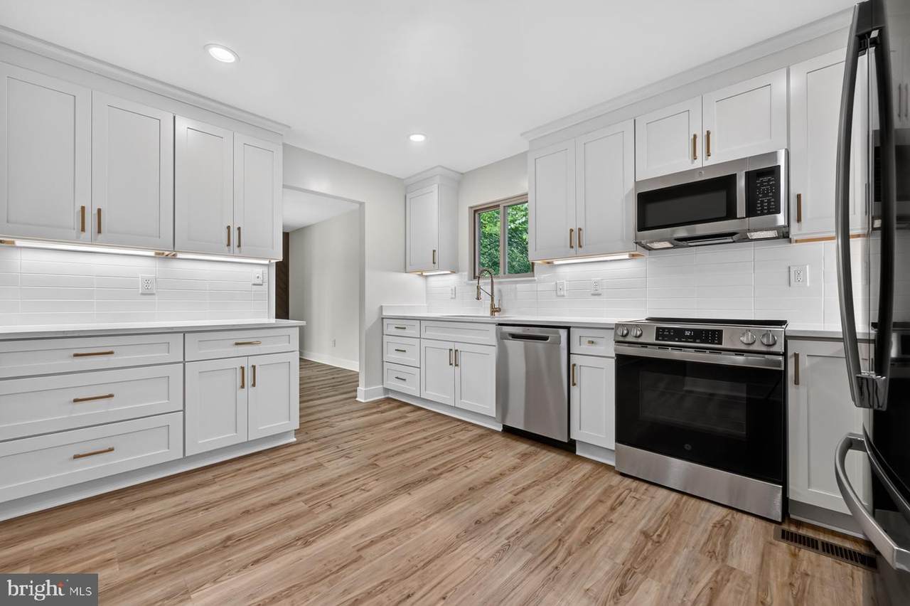 https://bt-photos.global.ssl.fastly.net/brightmls/1280_boomver_3_805299738574-2.jpg