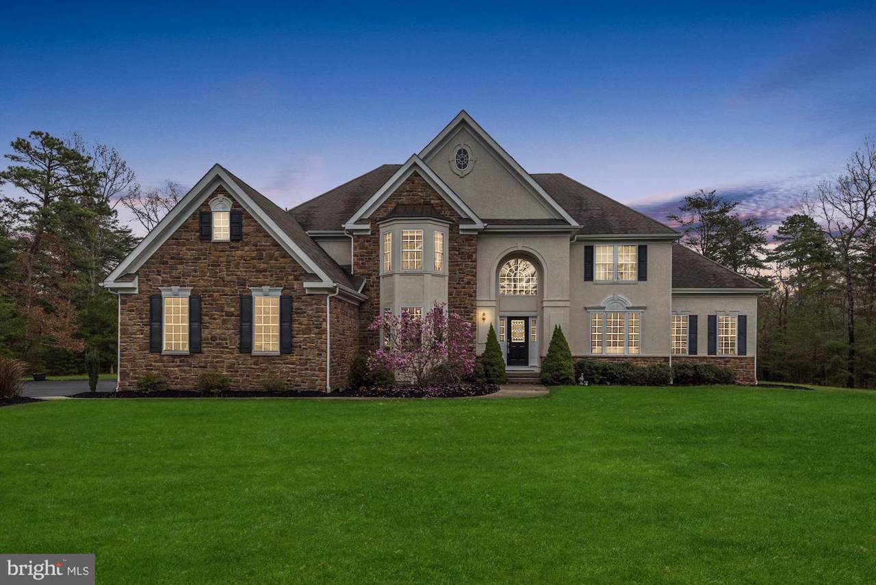 58 Oxford Circle - Photo 1