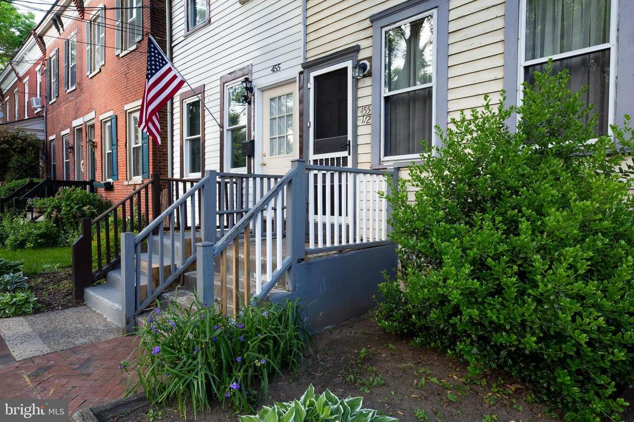 455-1/2 Locust Avenue - Photo 1