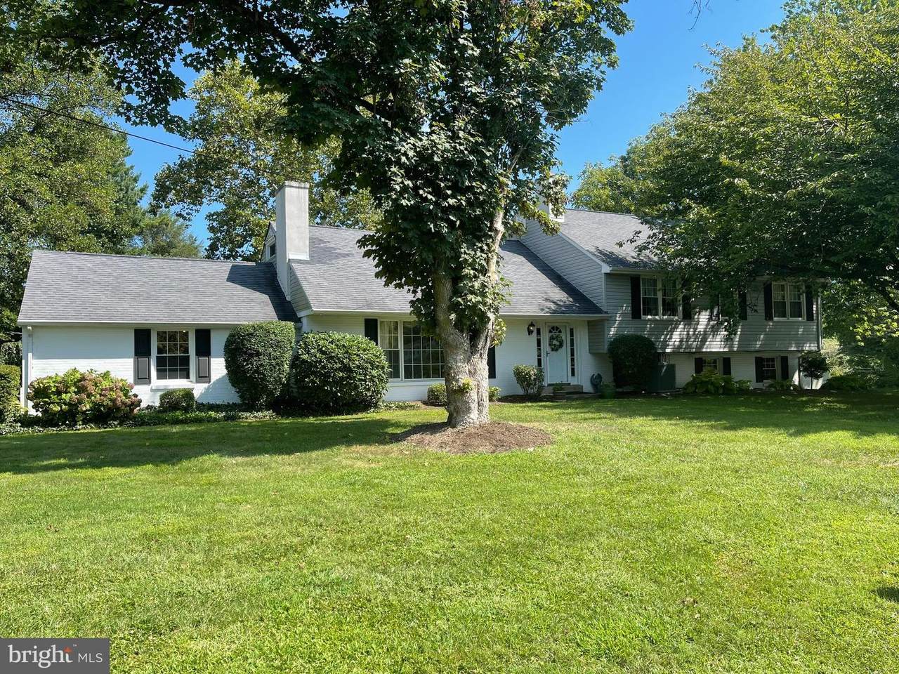 102 Meriden Drive - Photo 1