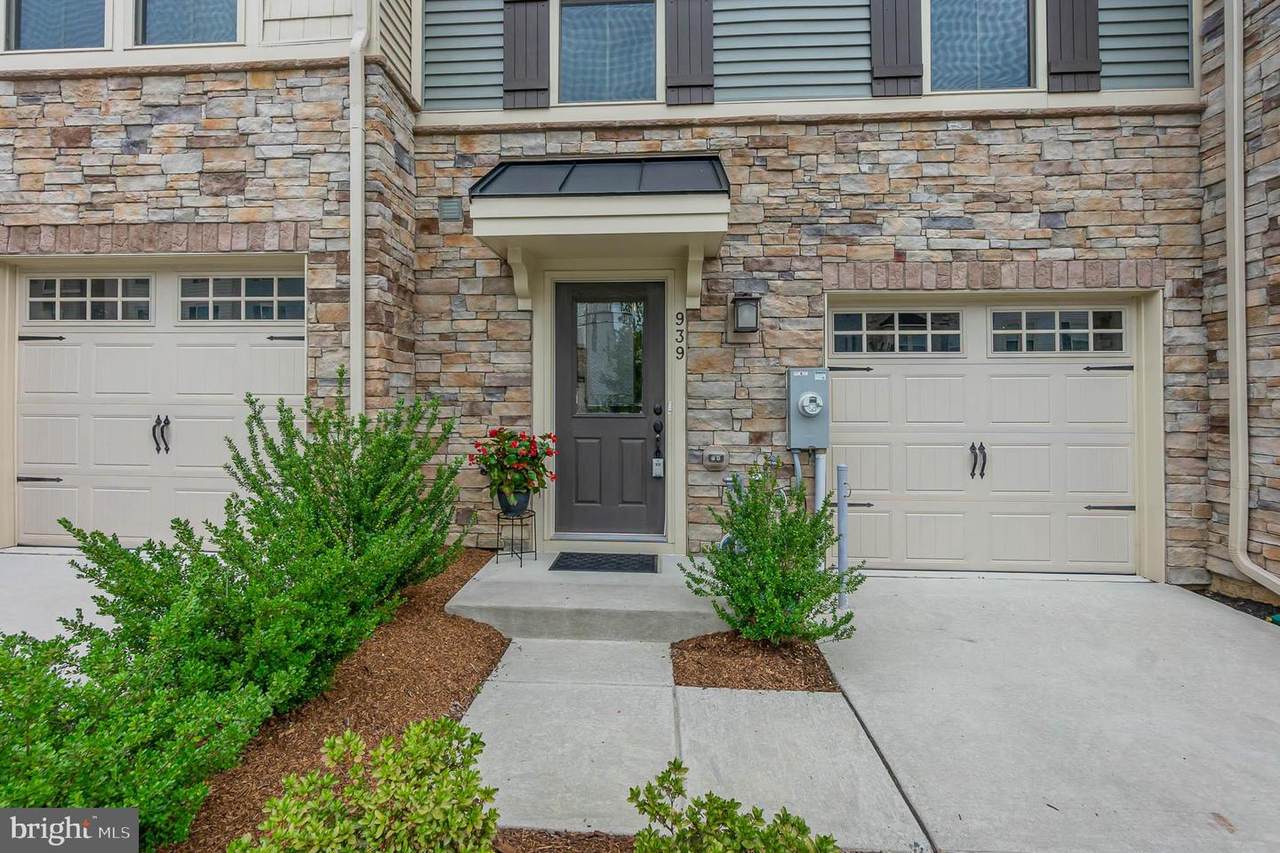 939 Dawes Court - Photo 1