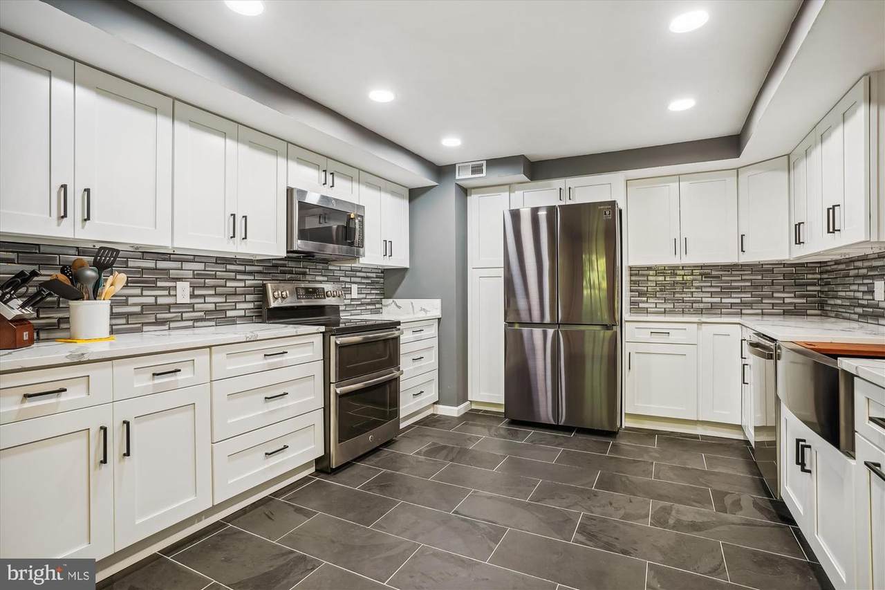 1502 Deer Point Way - Photo 1
