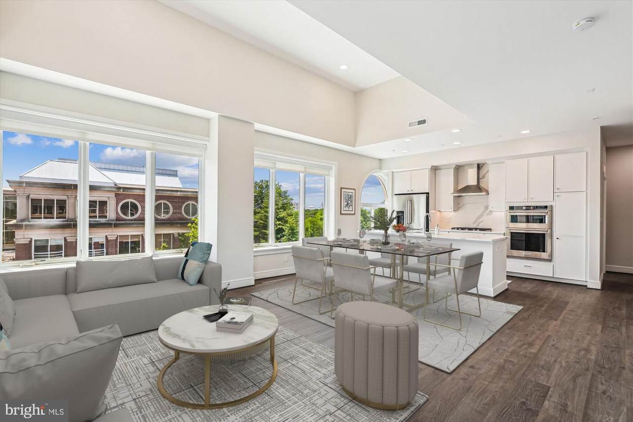 625 Slaters Lane - Photo 1