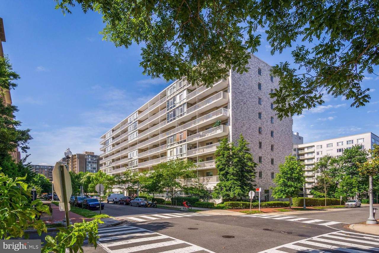 730 24TH Street - Photo 1