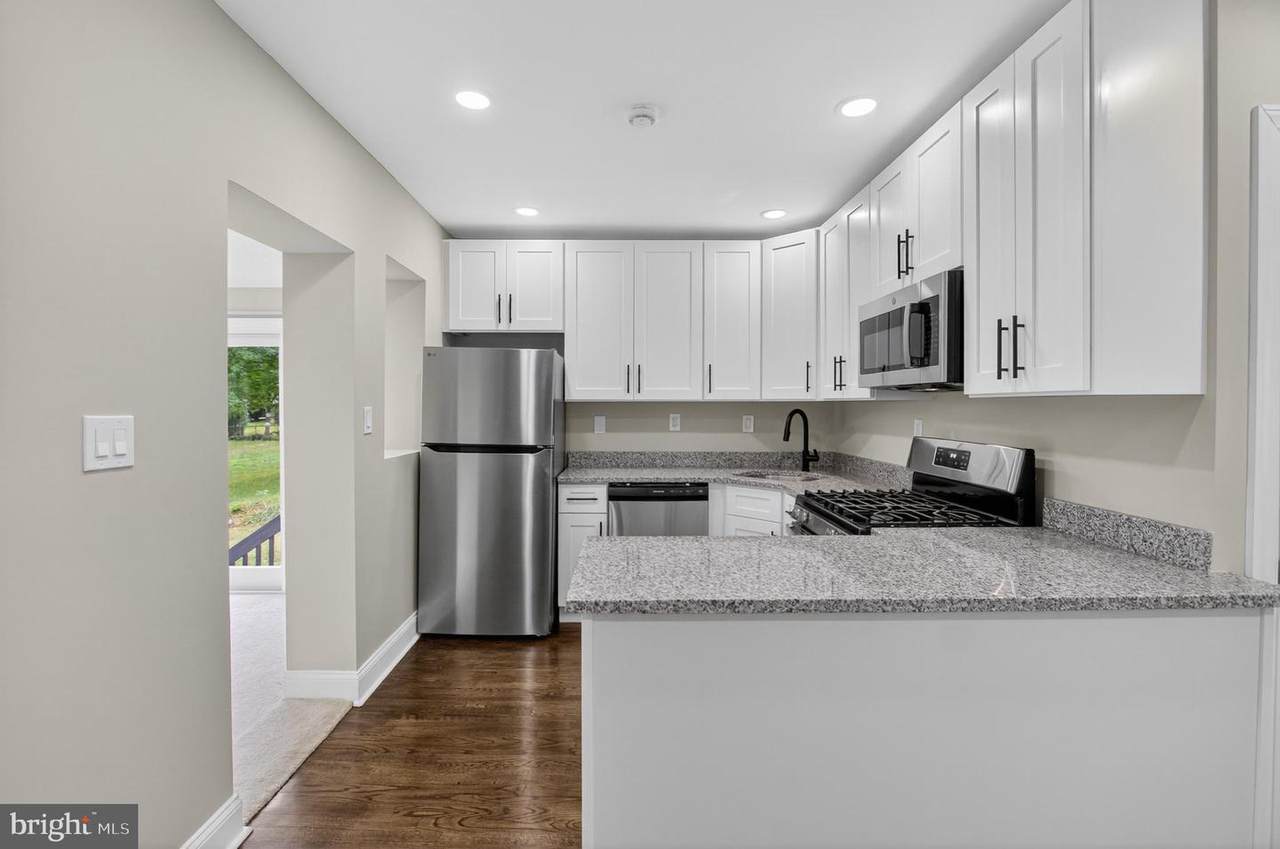 3301 Belleview Ave - Photo 1