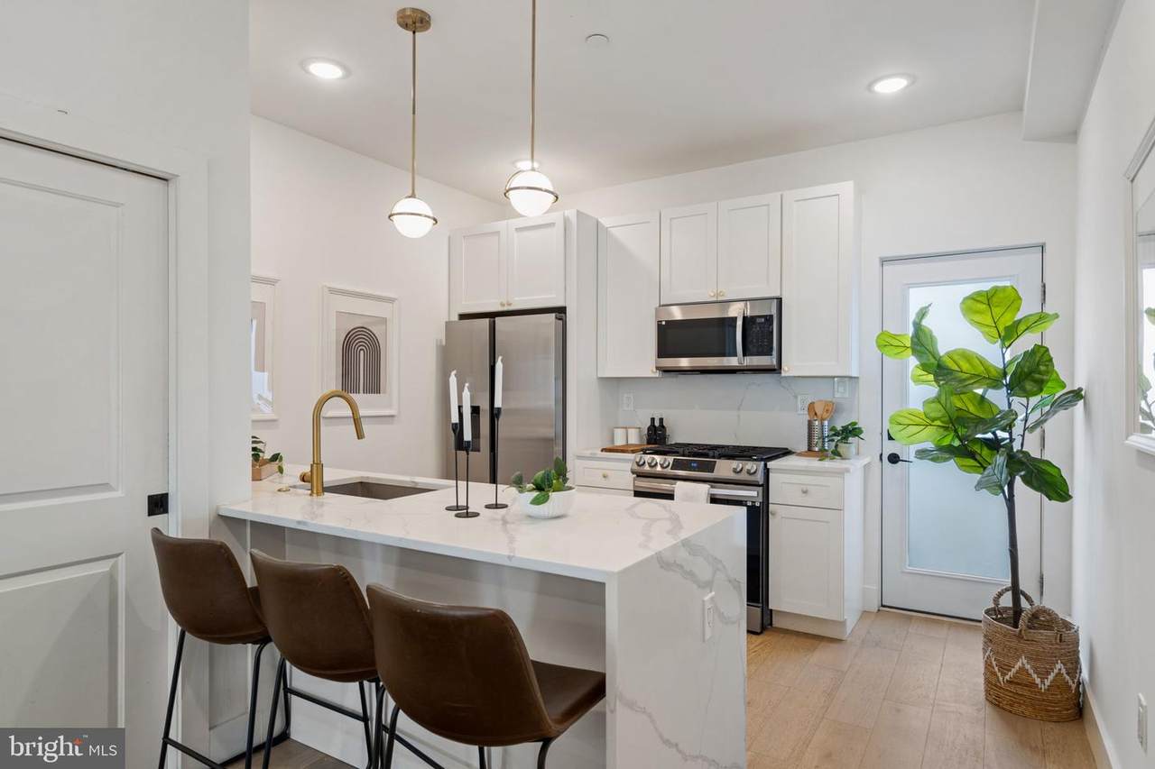 3973 Wyalusing Avenue - Photo 1