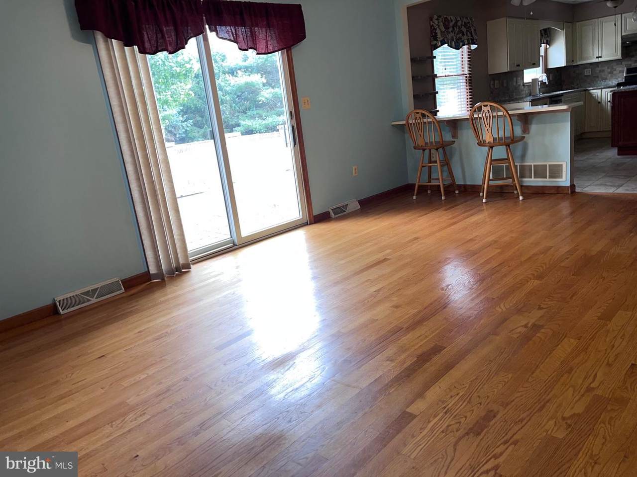 https://bt-photos.global.ssl.fastly.net/brightmls/1280_boomver_4_804521313334-2.jpg
