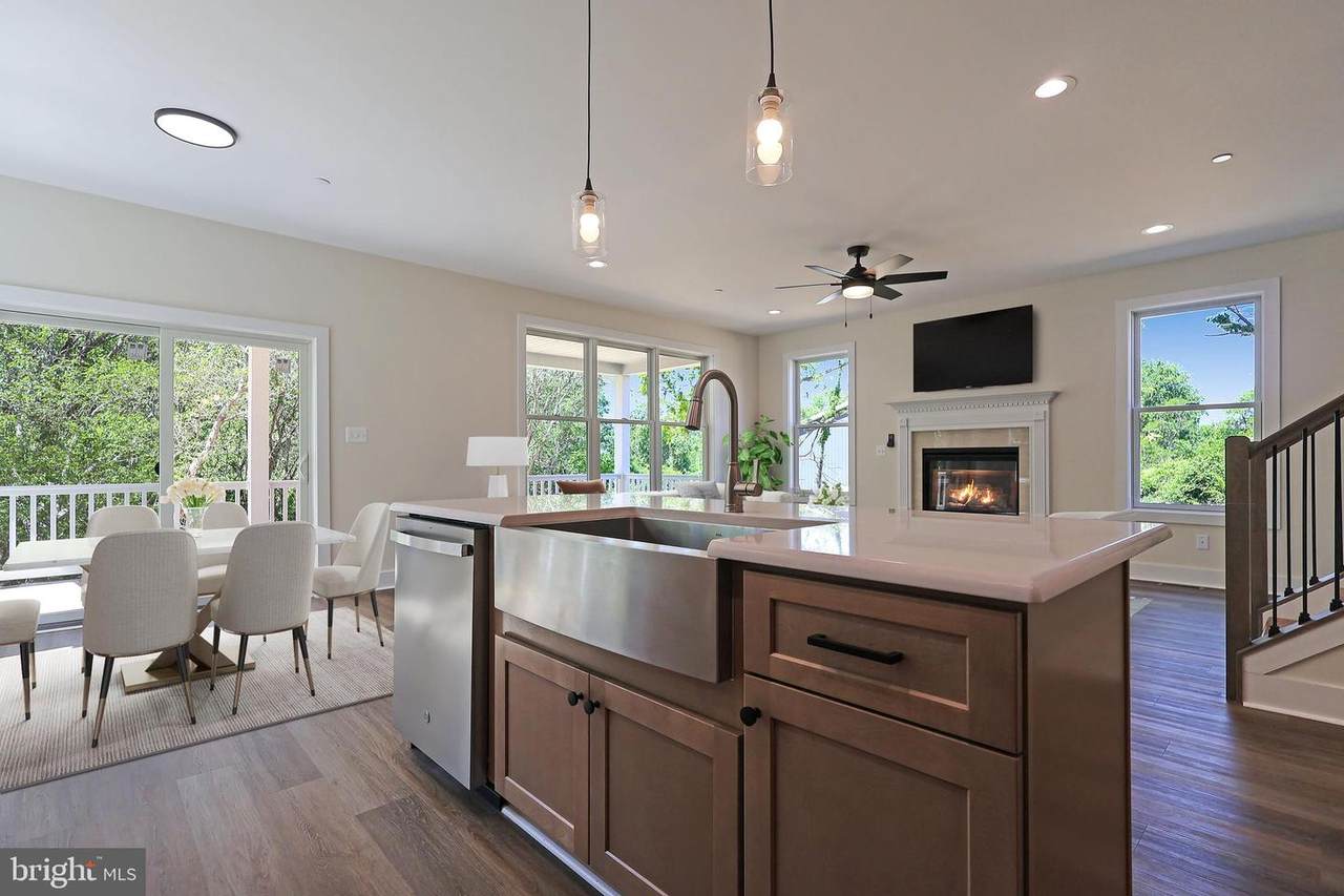 https://bt-photos.global.ssl.fastly.net/brightmls/1280_boomver_4_804566554820-2.jpg