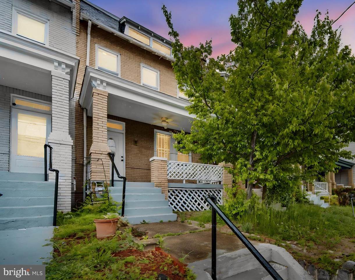 729 Kennedy Street - Photo 1
