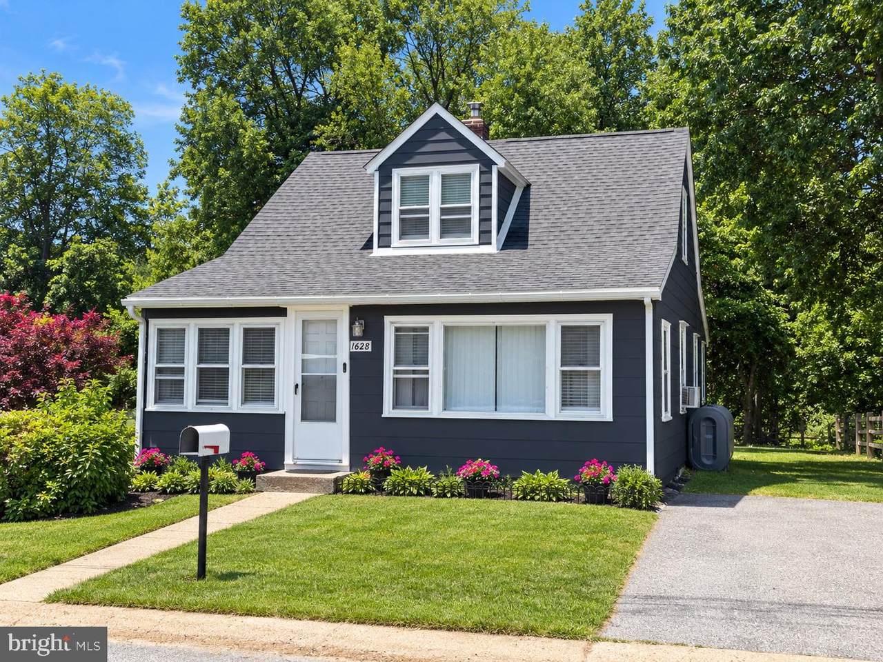 1628 Cherry Street - Photo 1