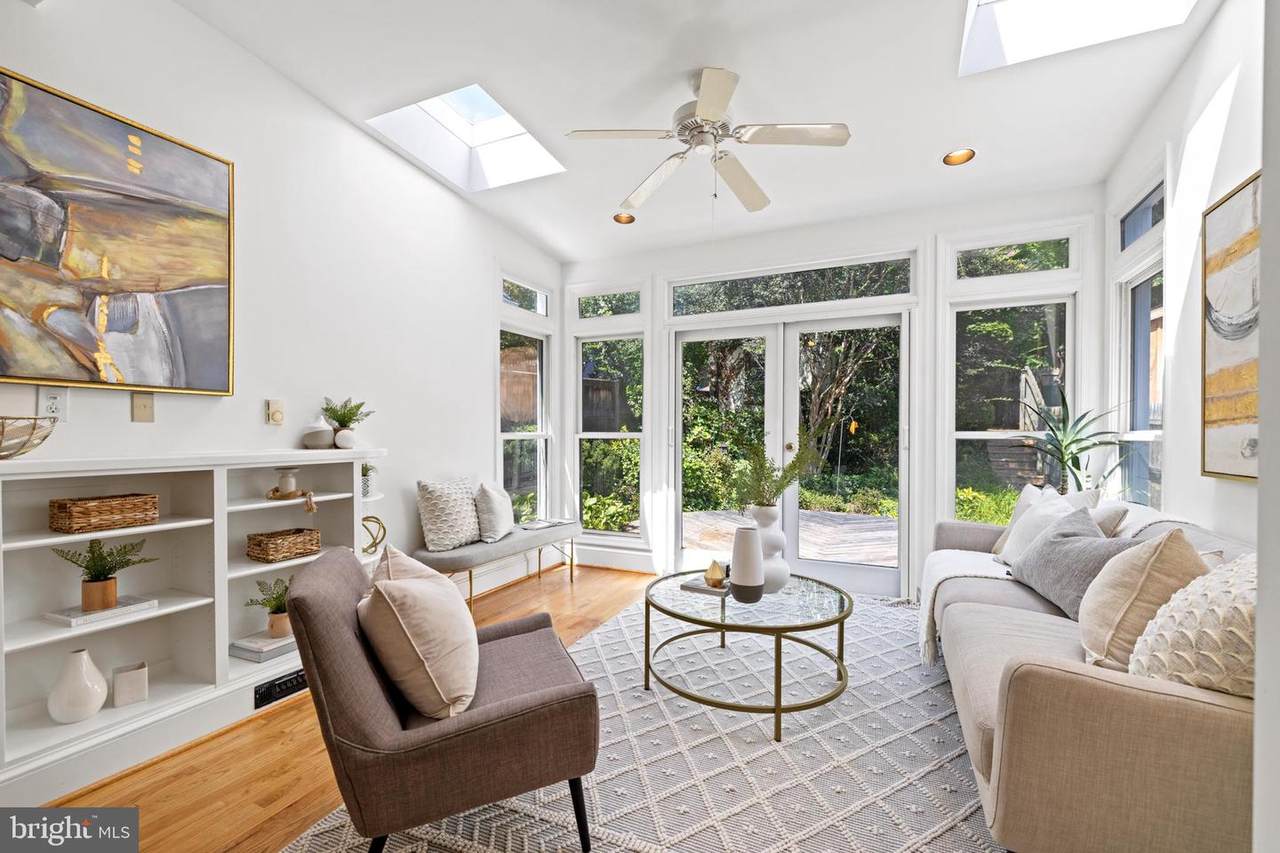 3201 Porter Street - Photo 1