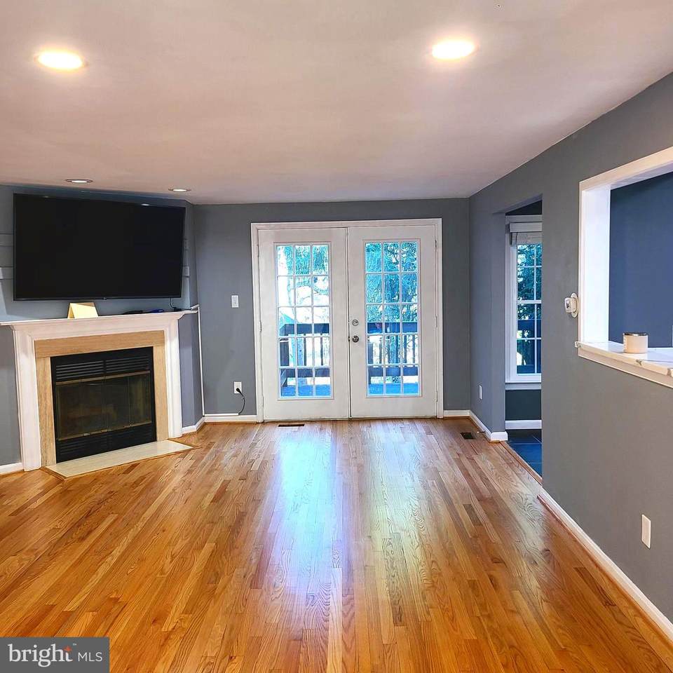 1502 Deer Point Way - Photo 1