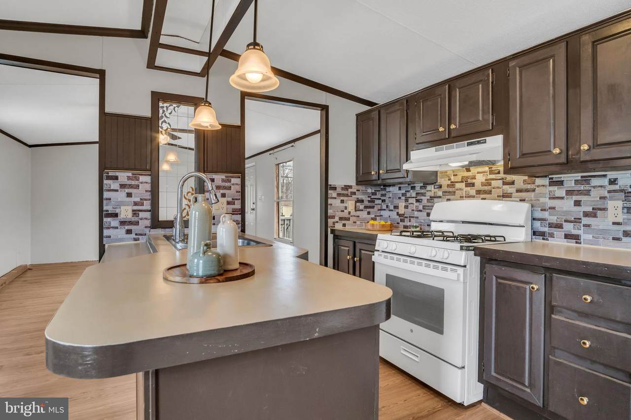 21 Marilyn Drive - Photo 1