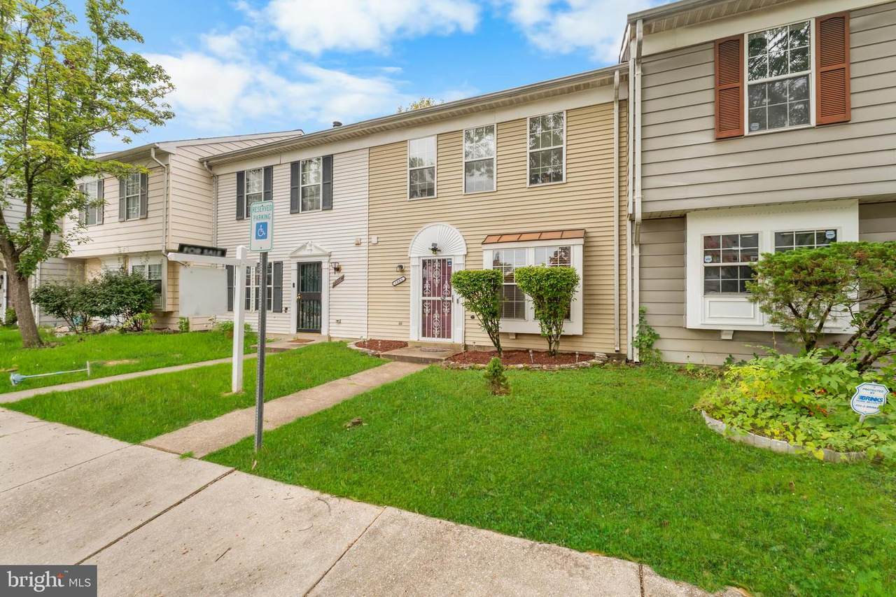 1008 Hanbury Court - Photo 1