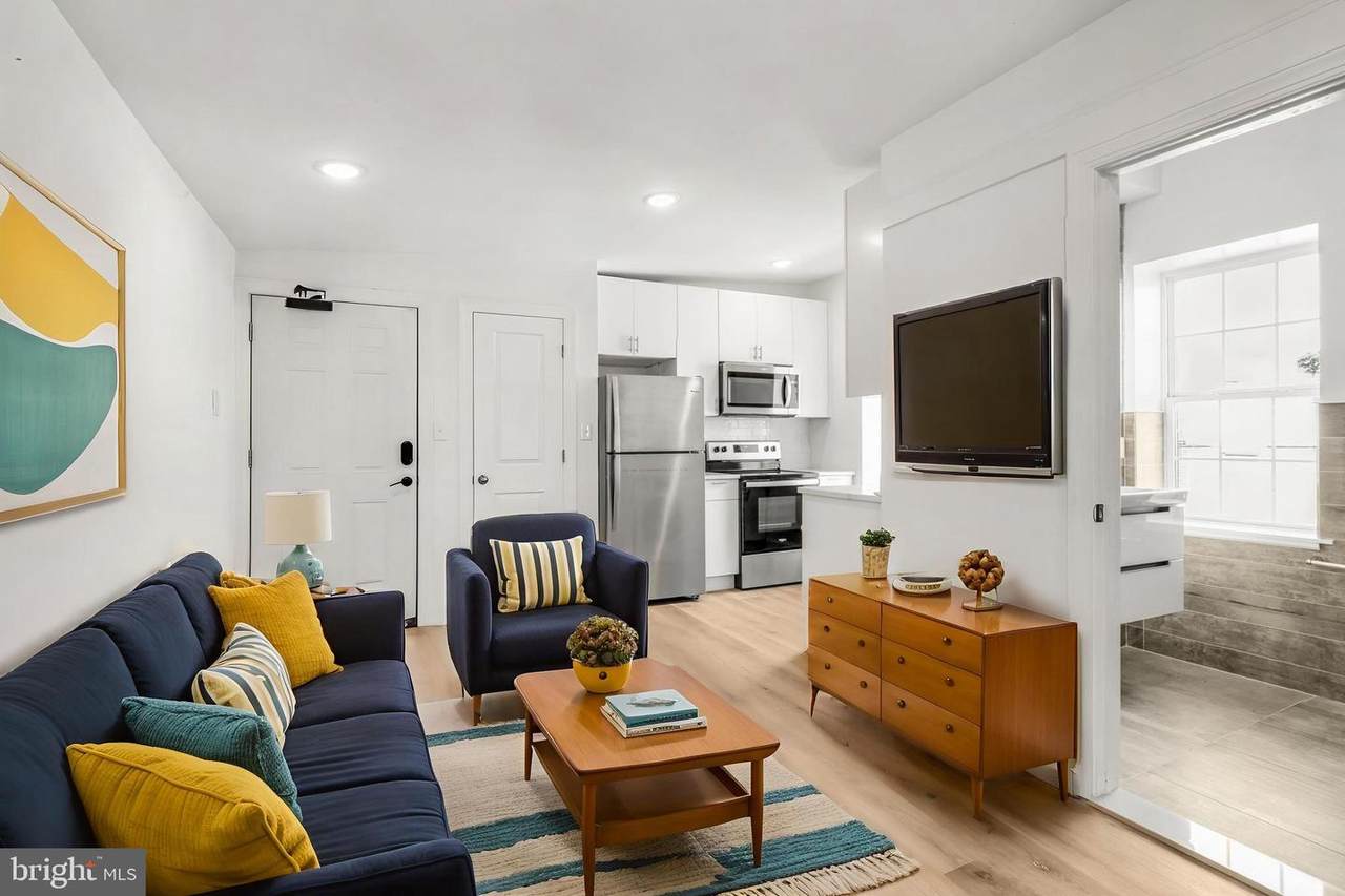 2046 Huntingdon Street - Photo 1