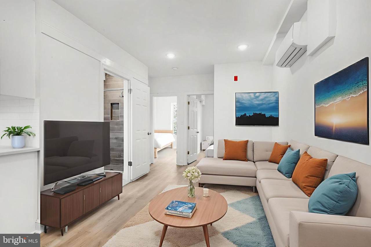 2046 Huntingdon Street - Photo 1