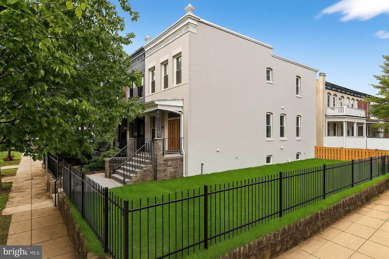 401 16TH Street - Photo 1